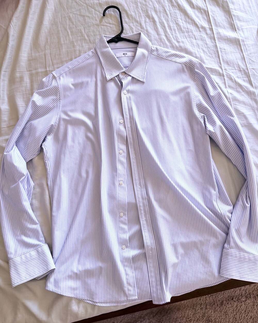 Uniqlo Men's Blue and White Striped Long Sleeve Button-Down Shirt